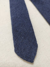 Carica l&#39;immagine nel visualizzatore di Gallery, Kiton cravate en laine et soie à motif chevrons Made in Italy
