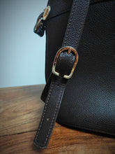 Charger l&#39;image dans la galerie, Longchamp sac à bandoulière vintage marron foncé Made in France
