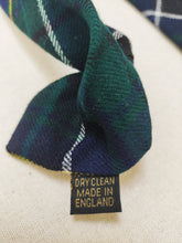 Carica l&#39;immagine nel visualizzatore di Gallery, Old England cravate tartan en laine marine Made in England
