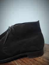 Afbeelding in Gallery-weergave laden, Crockett and Jones Modèle Chukka dark brown 7 UK/41 FR
