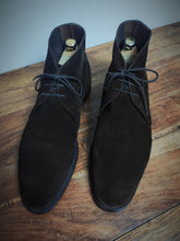 Afbeelding in Gallery-weergave laden, Crockett and Jones Modèle Chukka dark brown 7 UK/41 FR
