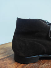 Afbeelding in Gallery-weergave laden, Crockett and Jones Modèle Chukka dark brown 7 UK/41 FR
