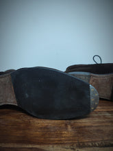 Afbeelding in Gallery-weergave laden, Crockett and Jones Modèle Chukka dark brown 7 UK/41 FR
