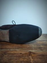 Afbeelding in Gallery-weergave laden, Crockett and Jones Modèle Chukka dark brown 7 UK/41 FR
