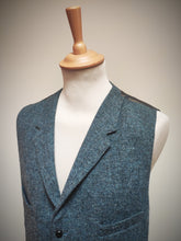 Afbeelding in Gallery-weergave laden, Harris Tweed X Barutti gilet bleu gris en pure laine vierge 54/56
