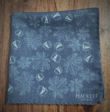 Afbeelding in Gallery-weergave laden, Hackett London pochette 100% laine à motif floral
