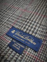 Charger l&#39;image dans la galerie, Brooks Brothers écharpe à carreaux Prince de Galles 100% lambswool
