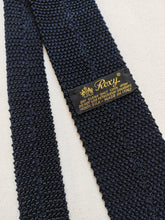 Carica l&#39;immagine nel visualizzatore di Gallery, Roxy cravate marine vintage en tricot de soie Made in Italy
