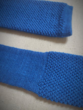 Charger l&#39;image dans la galerie, Cravate tricot vintage 100% laine bleu azur Made in France
