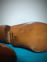 Carica l&#39;immagine nel visualizzatore di Gallery, J.M Weston vintage embauchoirs en bois bottines femme 39 FR Made in France
