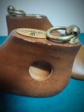 Carica l&#39;immagine nel visualizzatore di Gallery, J.M Weston vintage embauchoirs en bois bottines femme 39 FR Made in France
