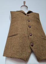 Charger l&#39;image dans la galerie, Harris Tweed X Carl Gross gilet en pure laine vierge 56
