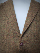 Carica l&#39;immagine nel visualizzatore di Gallery, Harris Tweed X Carl Gross gilet en pure laine vierge 56
