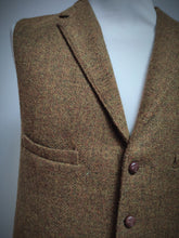 Carica l&#39;immagine nel visualizzatore di Gallery, Harris Tweed X Carl Gross gilet en pure laine vierge 56
