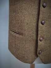 Afbeelding in Gallery-weergave laden, Harris Tweed X Carl Gross gilet en pure laine vierge 56
