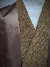 Charger l&#39;image dans la galerie, Harris Tweed X Carl Gross gilet en pure laine vierge 56
