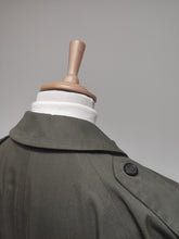Carica l&#39;immagine nel visualizzatore di Gallery, Dormeuil trench-coat modèle &quot;Oxford&quot; kaki Made in Italy 50
