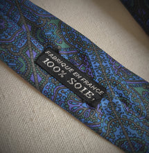 Charger l&#39;image dans la galerie, Cravate vintage en soie à motif géométrique Made in France
