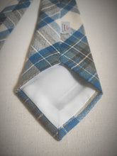 Carica l&#39;immagine nel visualizzatore di Gallery, Cravate vintage tartan en pure laine Made in Scotland
