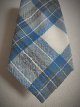 Carica l&#39;immagine nel visualizzatore di Gallery, Cravate vintage tartan en pure laine Made in Scotland
