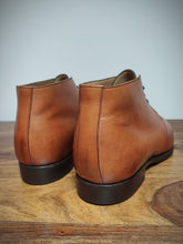 Afbeelding in Gallery-weergave laden, Edward Green chukka boots Made in England 7/7,5 UK - 41 FR
