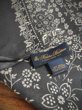 Afbeelding in Gallery-weergave laden, Brooks Brothers étole femme imprimé floral en cachemire et modal Made in Italy
