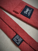 Charger l&#39;image dans la galerie, Drake&#39;s cravate corail en pure soie Tussah Made in England
