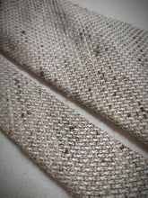 Afbeelding in Gallery-weergave laden, Drake&#39;s cravate beige texturée en soie Made in England
