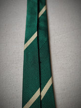 Afbeelding in Gallery-weergave laden, Arthur &amp; Fox cravate club verte en soie Made in Italy
