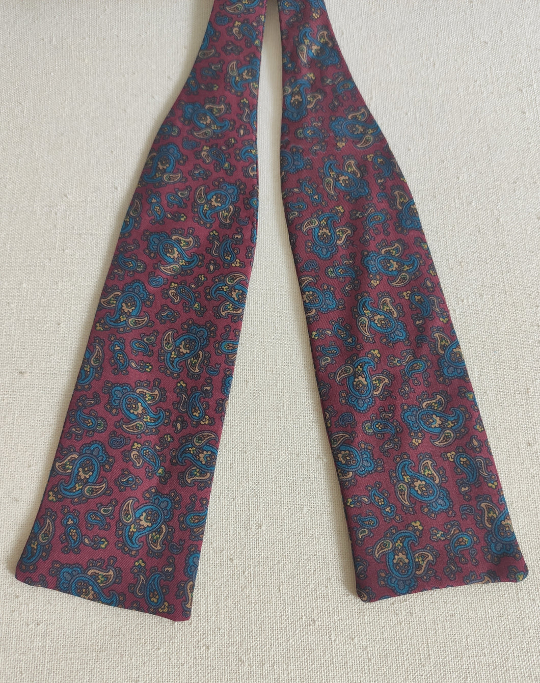 Noeud papillon bordeaux vintage en soie à motif paisley Made in Italy