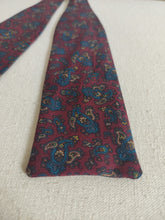 Carica l&#39;immagine nel visualizzatore di Gallery, Noeud papillon bordeaux vintage en soie à motif paisley Made in Italy
