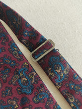 Charger l&#39;image dans la galerie, Noeud papillon bordeaux vintage en soie à motif paisley Made in Italy
