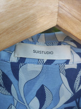 Afbeelding in Gallery-weergave laden, Suistudio chemise en soie modèle Charles motif floral 34
