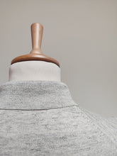 Afbeelding in Gallery-weergave laden, Suitsupply polo gris clair en coton et lin S
