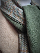 Afbeelding in Gallery-weergave laden, W. Bill Ltd écharpe tweed double face en laine Made in Great Britain
