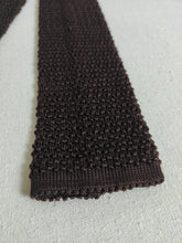 Charger l&#39;image dans la galerie, Cravate marron vintage en tricot de soie
