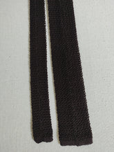 Afbeelding in Gallery-weergave laden, Cravate marron vintage en tricot de soie
