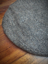 Afbeelding in Gallery-weergave laden, Casquette en laine à chevrons Made in Italy Taille 59
