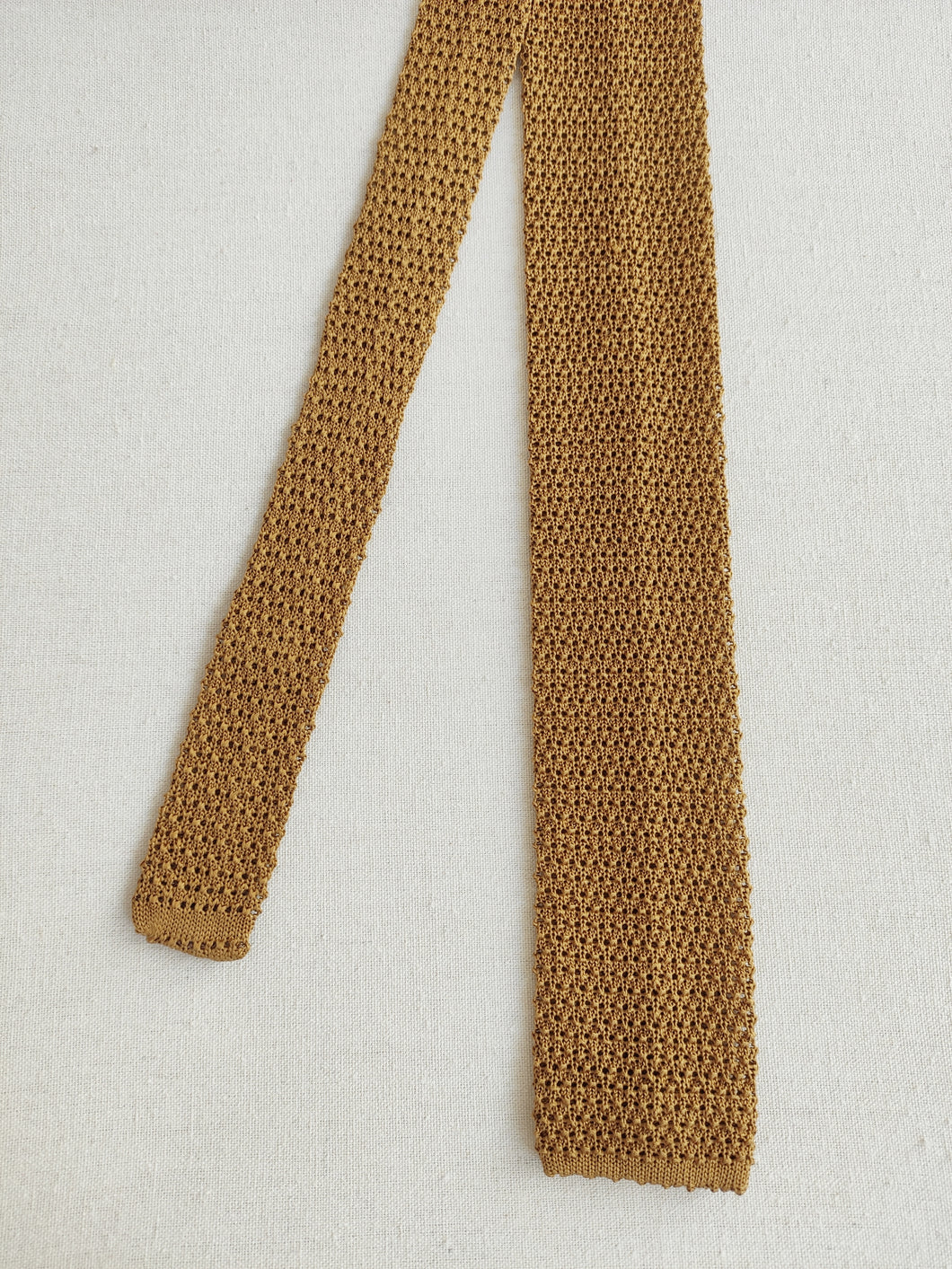 Cravate vintage en tricot de soie moutarde Made in Italy
