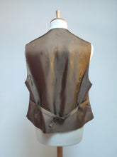 Afbeelding in Gallery-weergave laden, De Fursac X Harris Tweed gilet à carreaux en pure laine 54/56
