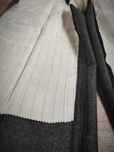 Afbeelding in Gallery-weergave laden, Façonnable costume croisé gris en laine et cachemire 46
