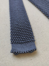 Afbeelding in Gallery-weergave laden, Roxy Ties cravate vintage en tricot de soie Made in Italy
