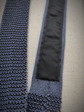 Afbeelding in Gallery-weergave laden, Roxy Ties cravate vintage en tricot de soie Made in Italy
