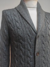 Carica l&#39;immagine nel visualizzatore di Gallery, Suitsupply cardigan torsadé col châle en laine et cachemire M
