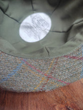 Charger l&#39;image dans la galerie, Scott &amp; Co Hatters X Old England chapeau tweed ghillie à carreaux 100% laine 55
