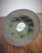 Charger l&#39;image dans la galerie, Scott &amp; Co Hatters X Old England chapeau tweed ghillie à carreaux 100% laine 55
