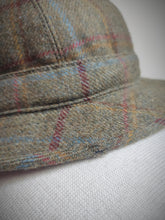 Charger l&#39;image dans la galerie, Scott &amp; Co Hatters X Old England chapeau tweed ghillie à carreaux 100% laine 55
