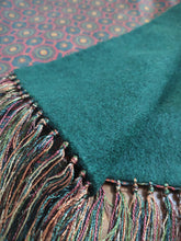 Charger l&#39;image dans la galerie, Foulard vintage double face en cachemire laine et soie
