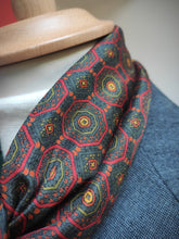 Charger l&#39;image dans la galerie, Foulard vintage double face en cachemire laine et soie
