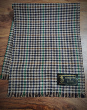 Charger l&#39;image dans la galerie, Christy&#39;s of London écharpe vintage à carreaux en pure laine Made in England
